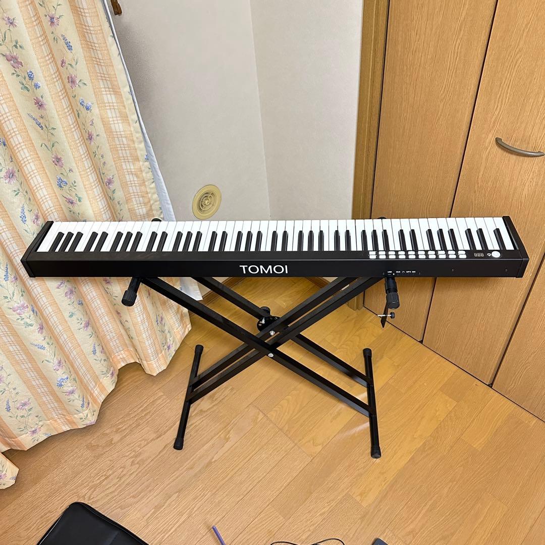 TOMOI 電子ピアノ 88鍵盤　譜面台・サスティンペダル付属　バッテリー内蔵