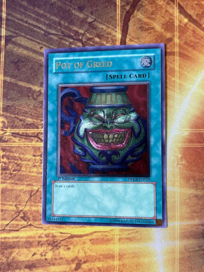遊戯王 強欲な壺 英語版 レリーフ 1st DPKB