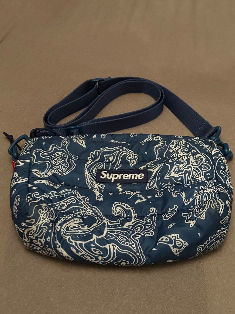 美品Supreme シュプリームバンダナ柄 パフショルダーバッグ