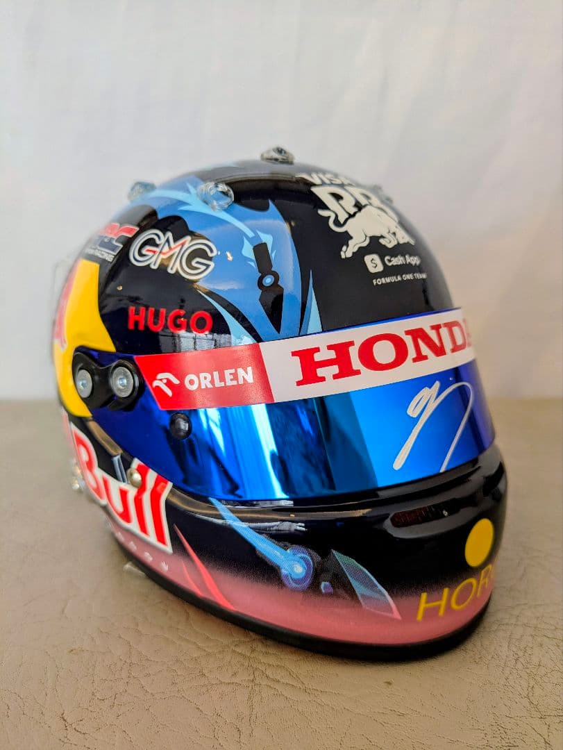 角田裕毅　ヘルメット1/2　サイン入　F1　レーシングブルズHONDA　おまけ付