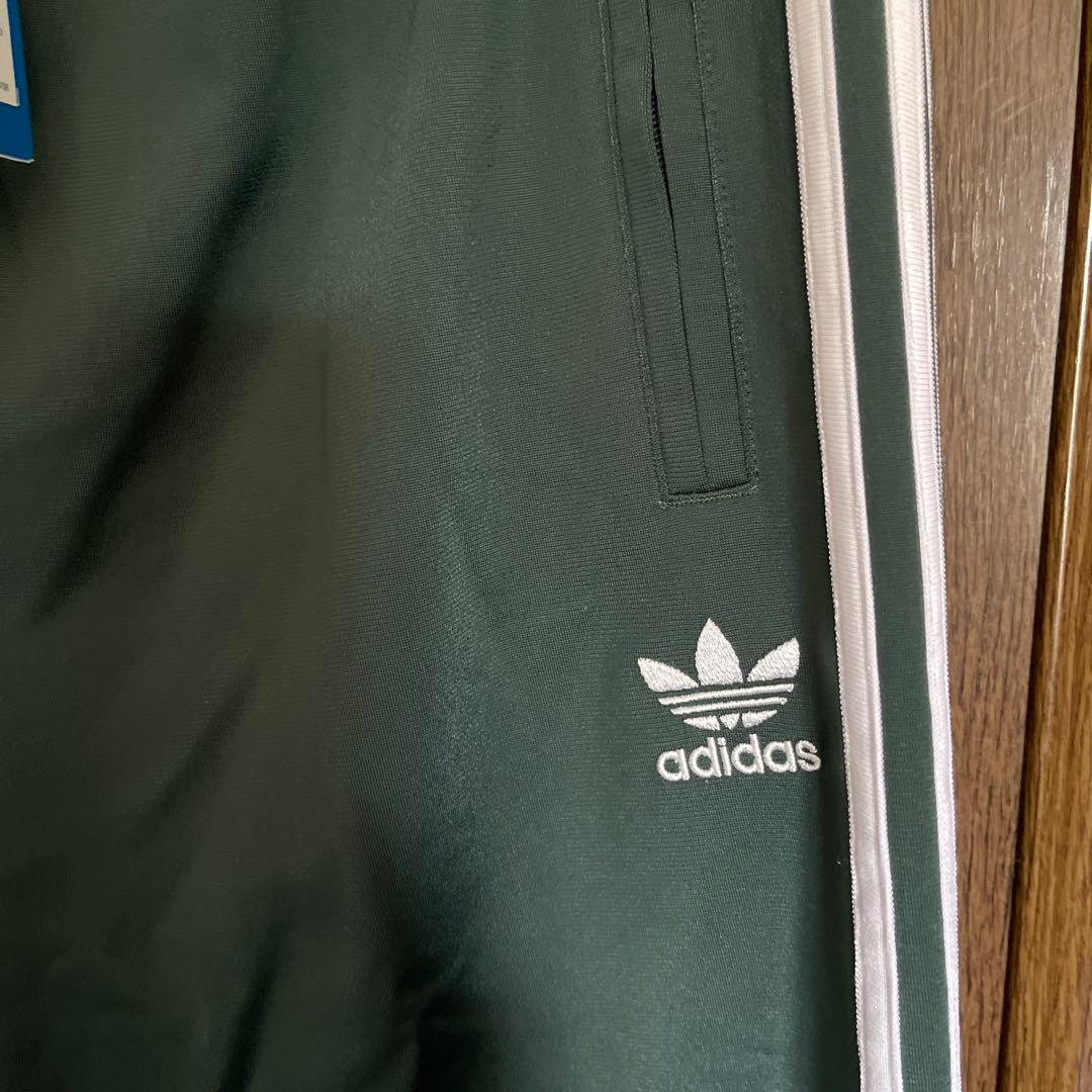 新品タグ付きadidas トレフォイルロゴ　ミリタリーグリーン ジャージパンツ