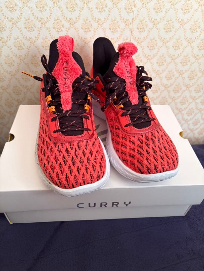 Curry 9 セサミストリート エルモ バスケットボールシューズ