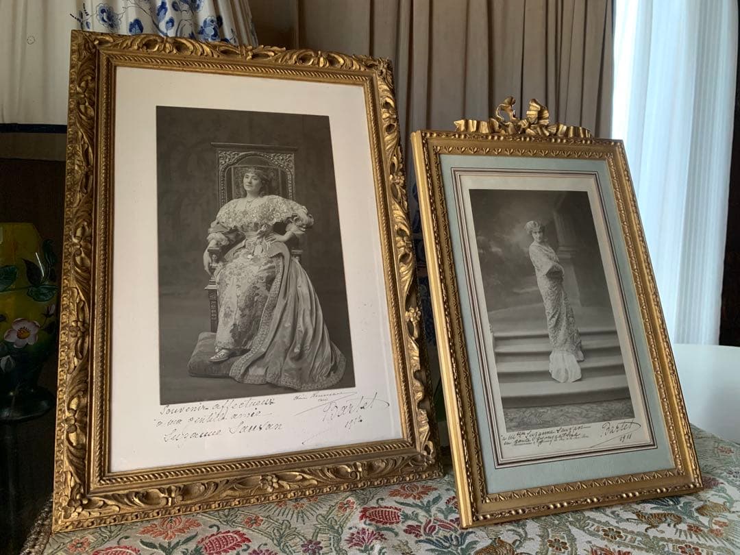 フランスアンティーク　1911年ジュリア・バルテ写真サイン入り豪華額装2点セット