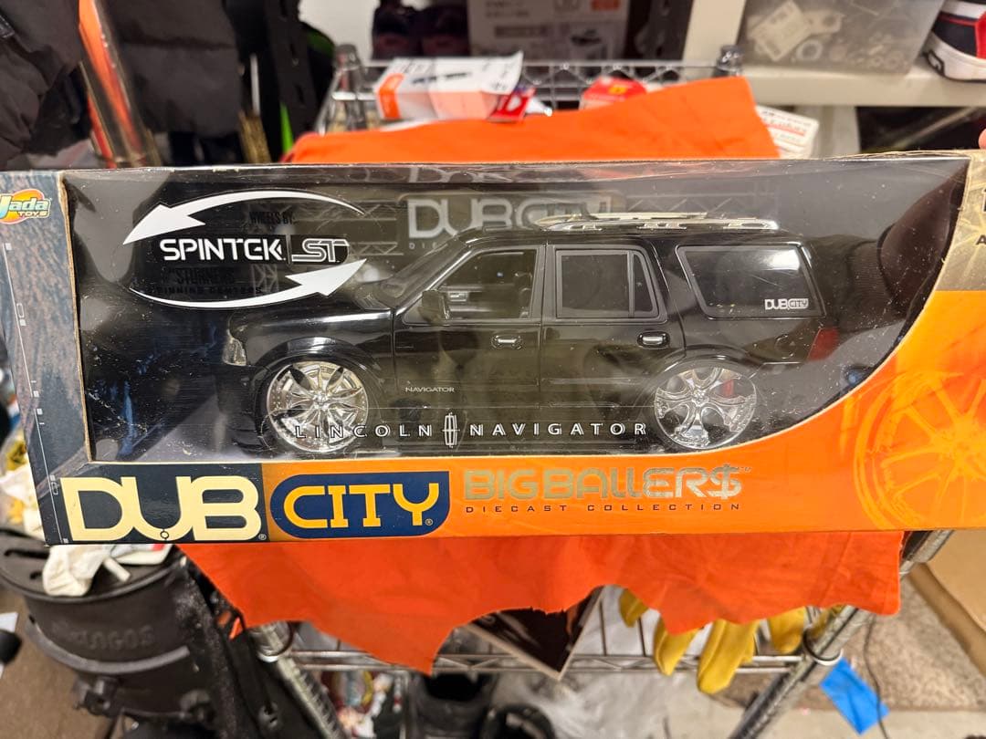 ミニカー DUB Lincoln Navigator