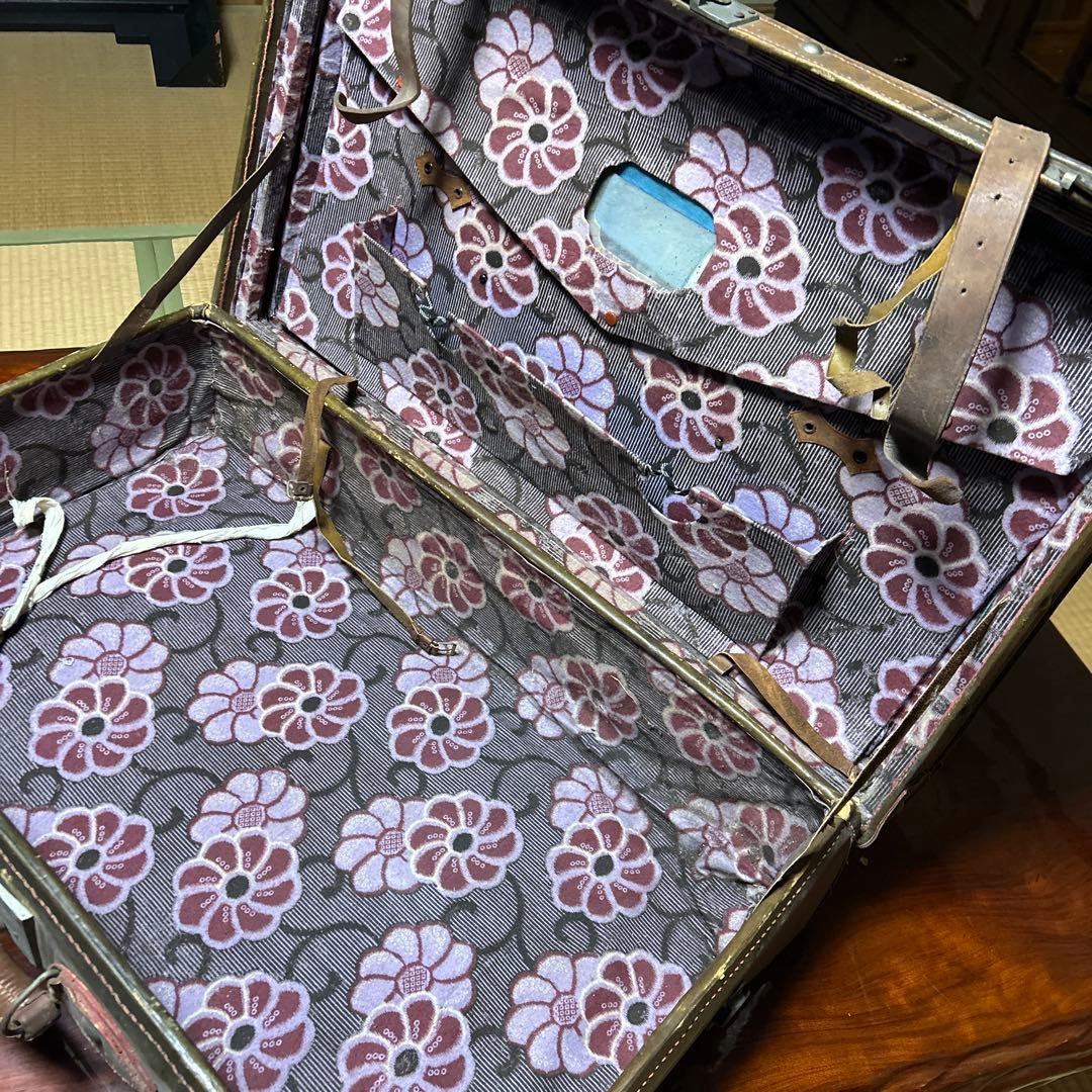 古い大きな旅行鞄　革製　アンティーク　レトロ