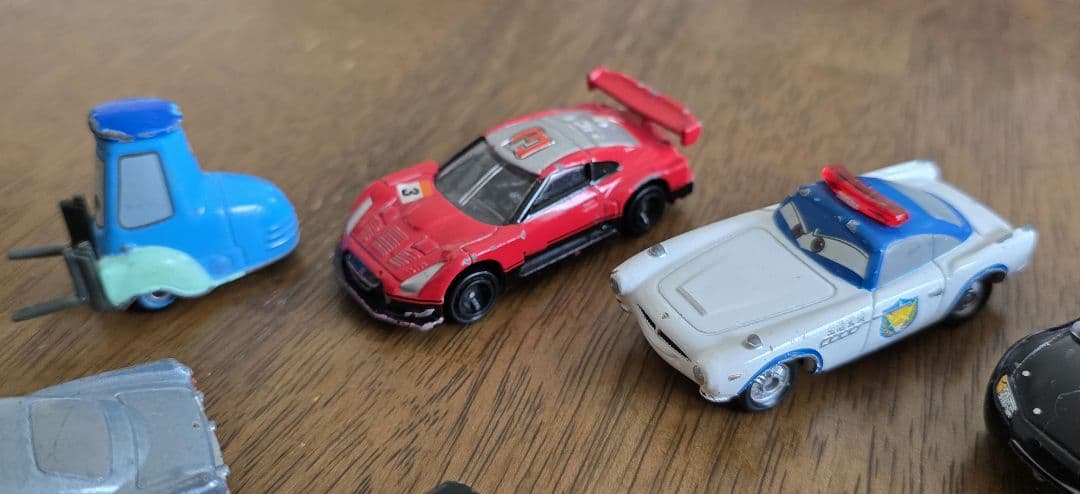 トミカまとめ売り　75台＋パーキングケース2ケース