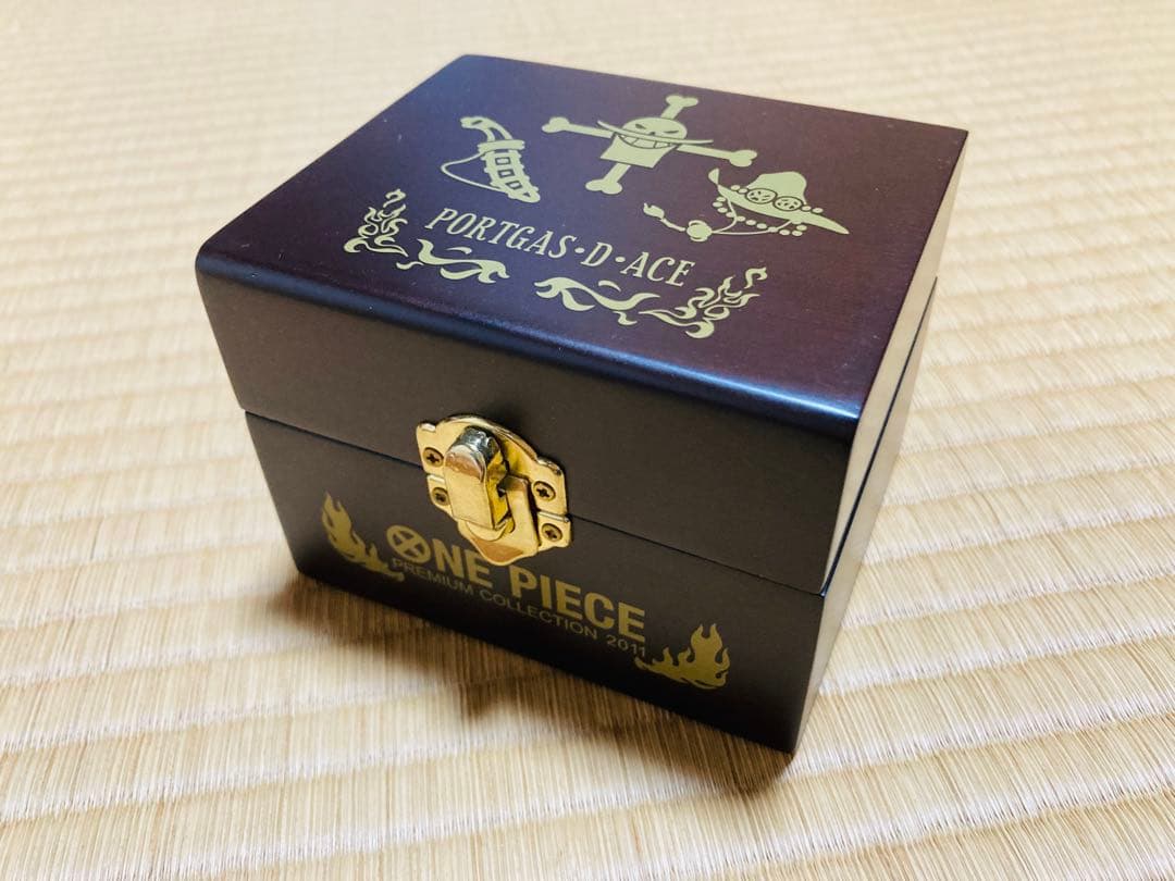【中古】ワンピース　火拳のエース 炎の記憶 限定版公式メモリアルウォッチ