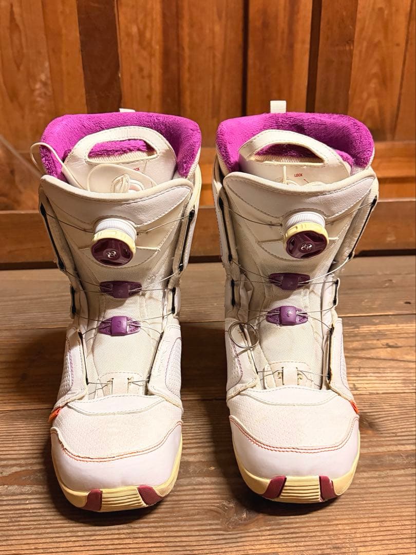 女性用スノーボードブーツ SALOMON 24cm