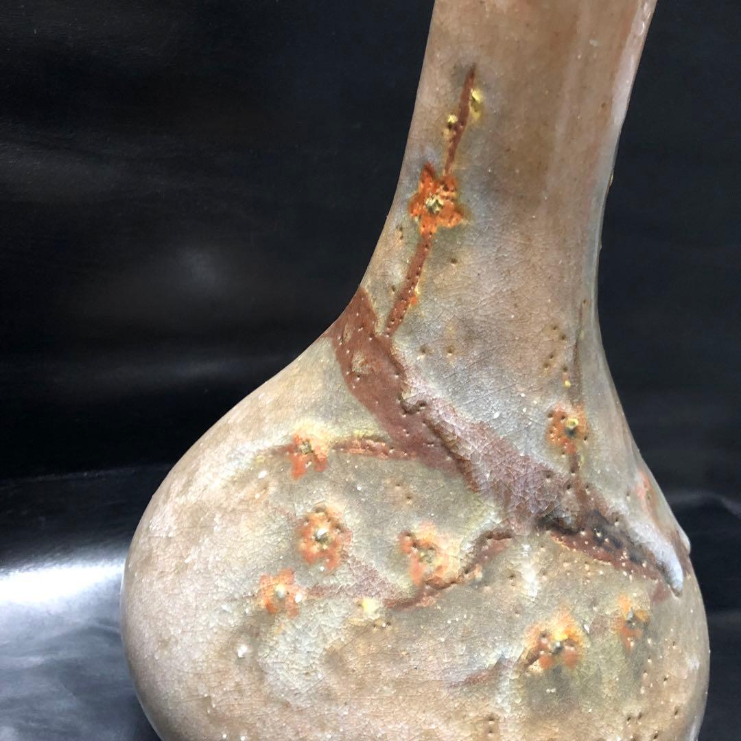 美しい古美術◾️蔵から見事な梅の木が描かれた釉薬どろどろね花瓶、壺、壷が出て来た。