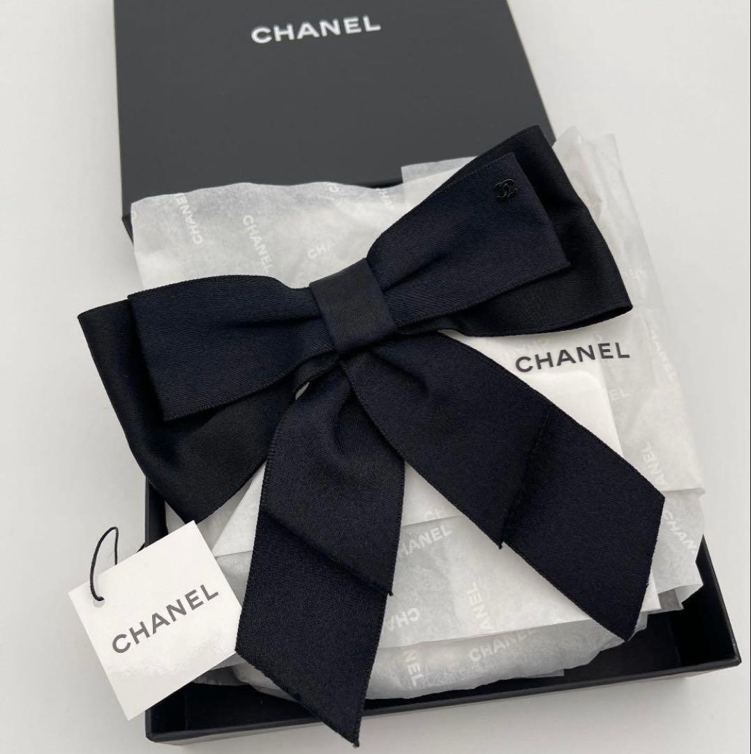 CHANEL ブラック　シルクリボンブローチ