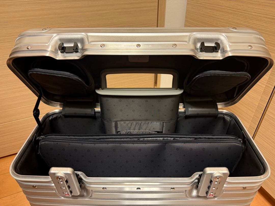 t*m様 RIMOWA パイロット