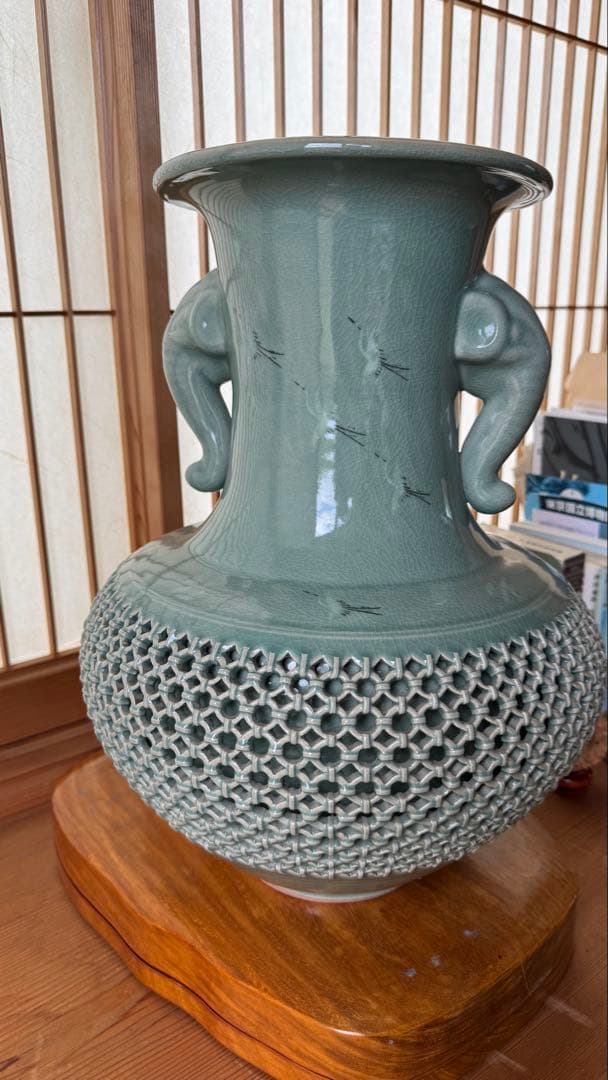 青磁の壺