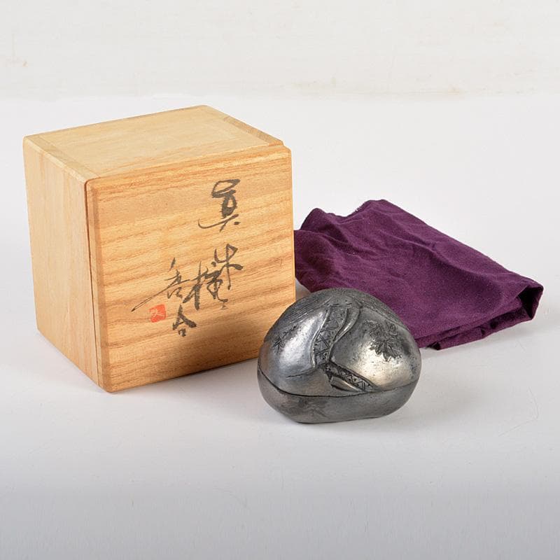 茶道具　陶磁器製　香合　在銘　共箱　V　6605
