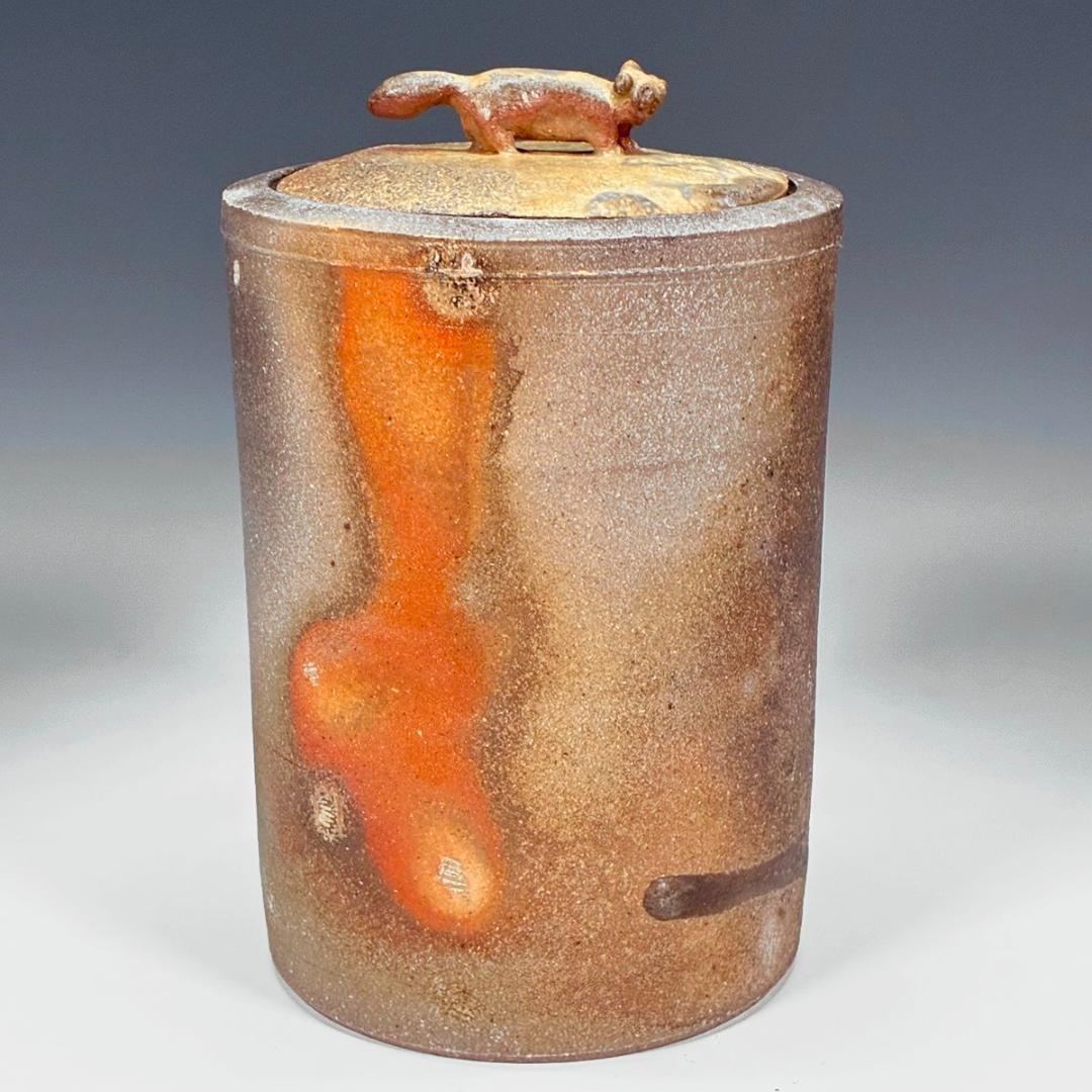 ■丹花義晴 作 水指 蓋にタヌキ 備前焼と信楽焼の融合 焼き締め自然豊かな風合い