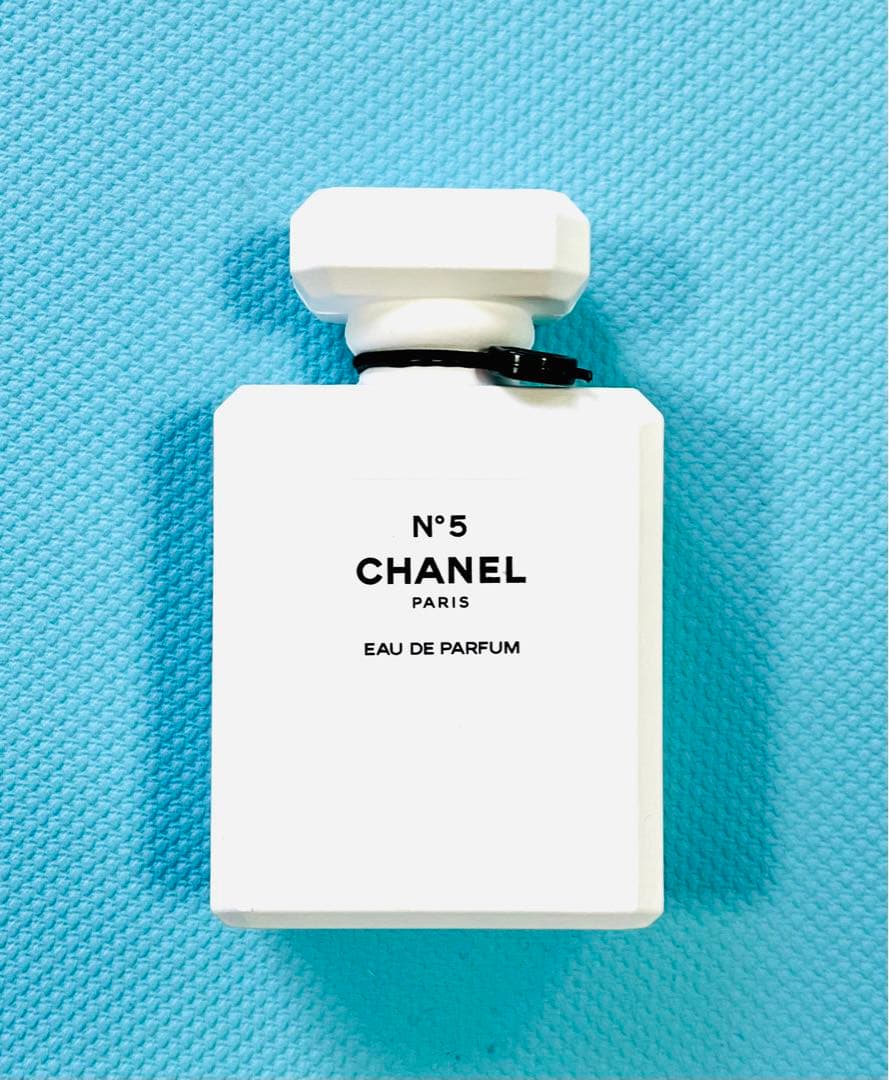 未開封CHANEL N°５オードゥパルファム100ml限定パッケージの中にボトル