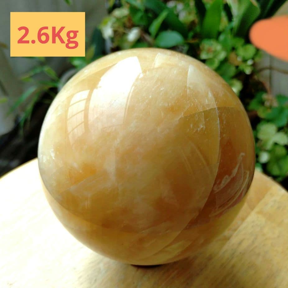 【割引大特価】ハニーカルサイト　丸玉　スフィア2.6Kg　木製台座付き　②