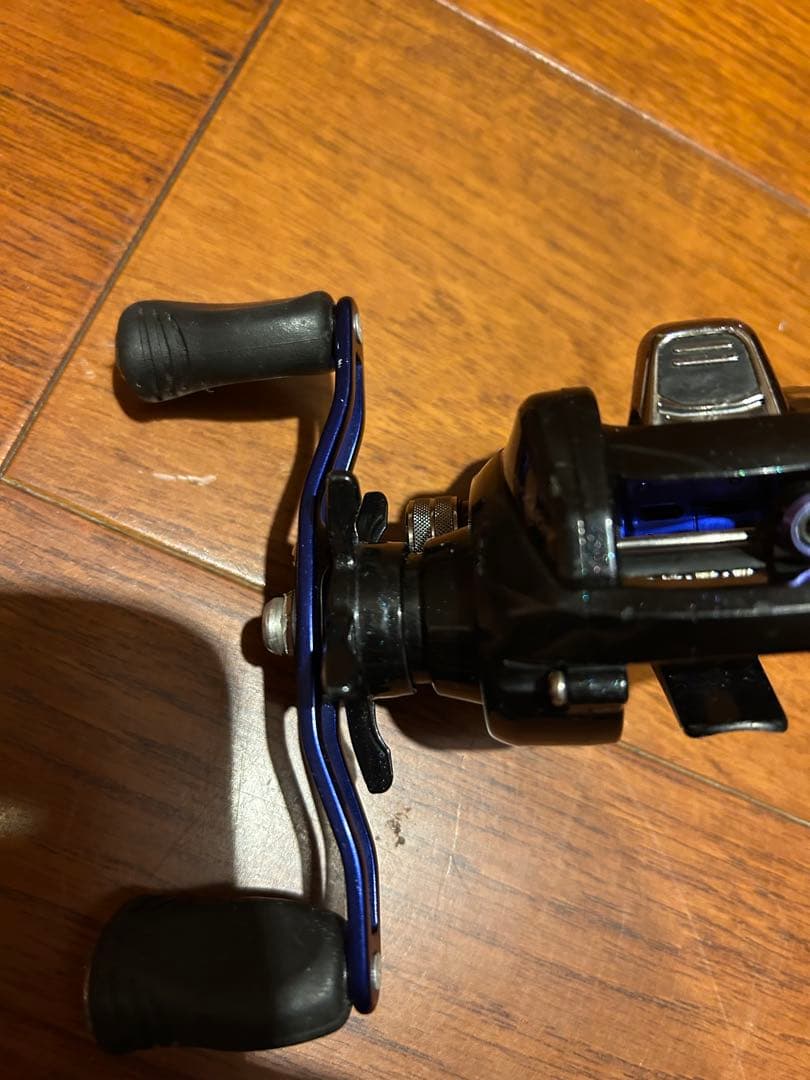 ダイワ　スマック　右ハンドル　二本竿用の予備ハンドル付き