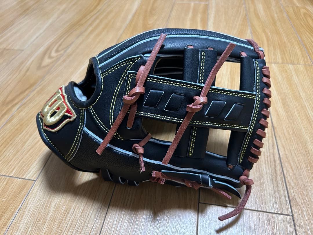 ウィルソン 野球グローブ 硬式・内野手用右投げ【定価　63800円】黒　ブラック