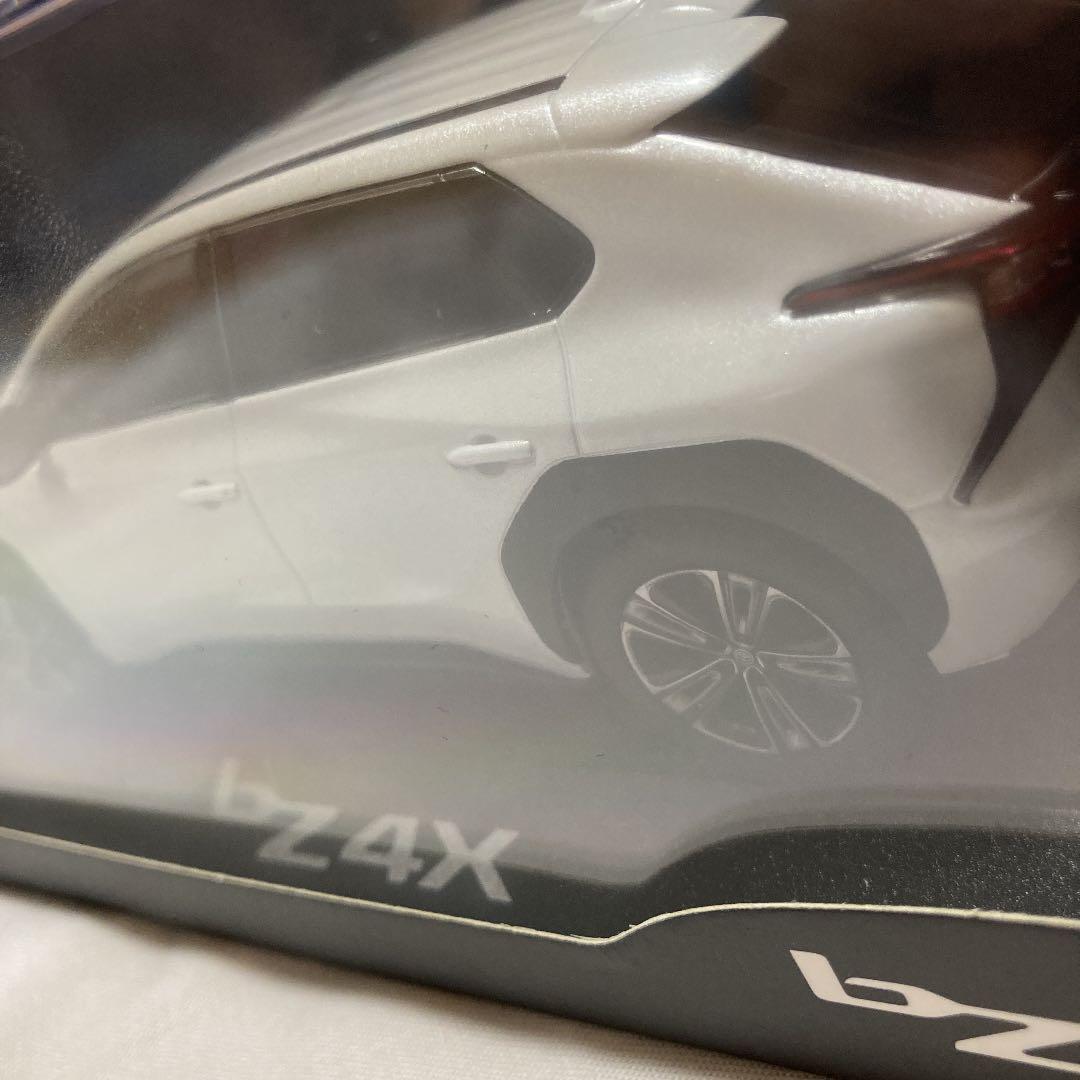 色見本　トヨタ ミニカー　カラーサンプル　bz4x 希少　プラチナホワイト