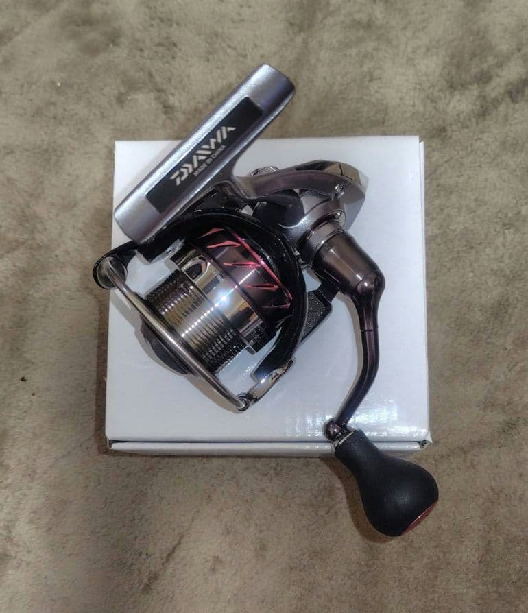 Daiwa スピニングリール　15紅牙MX2508PE-H 取扱説明書付き