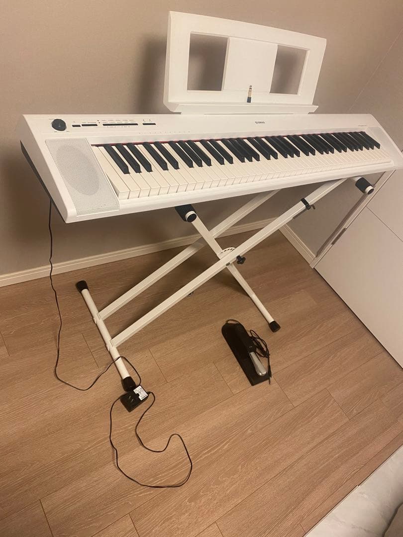 電子ピアノYAMAHA P-45WH鍵盤：88鍵（GHS鍵盤）　ペダル付き