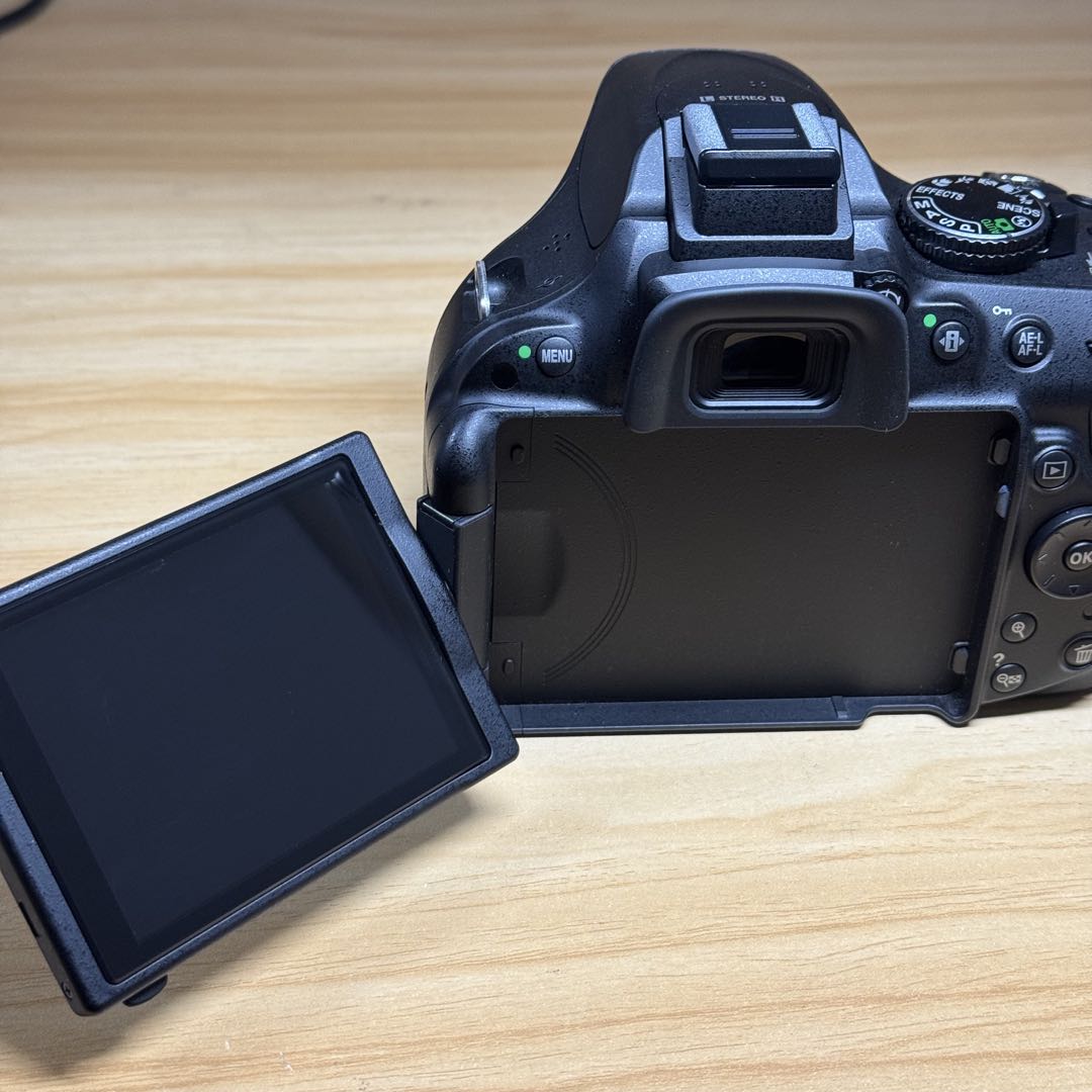 Nikon D5200 美品　箱入り　バッテリー付き　シャッター数2,600回