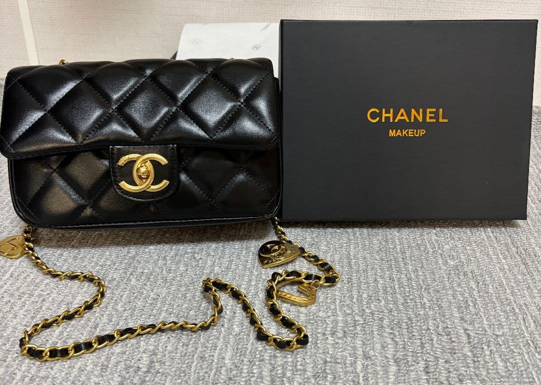 CHANEL キルティングショルダーバッグ ハートチェーン ノベルティ