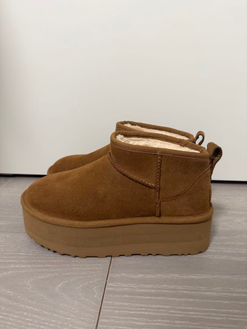 UGG アグ　クラッシックウルトラミニ ムートンブーツ　ショート　ブラウン　厚底