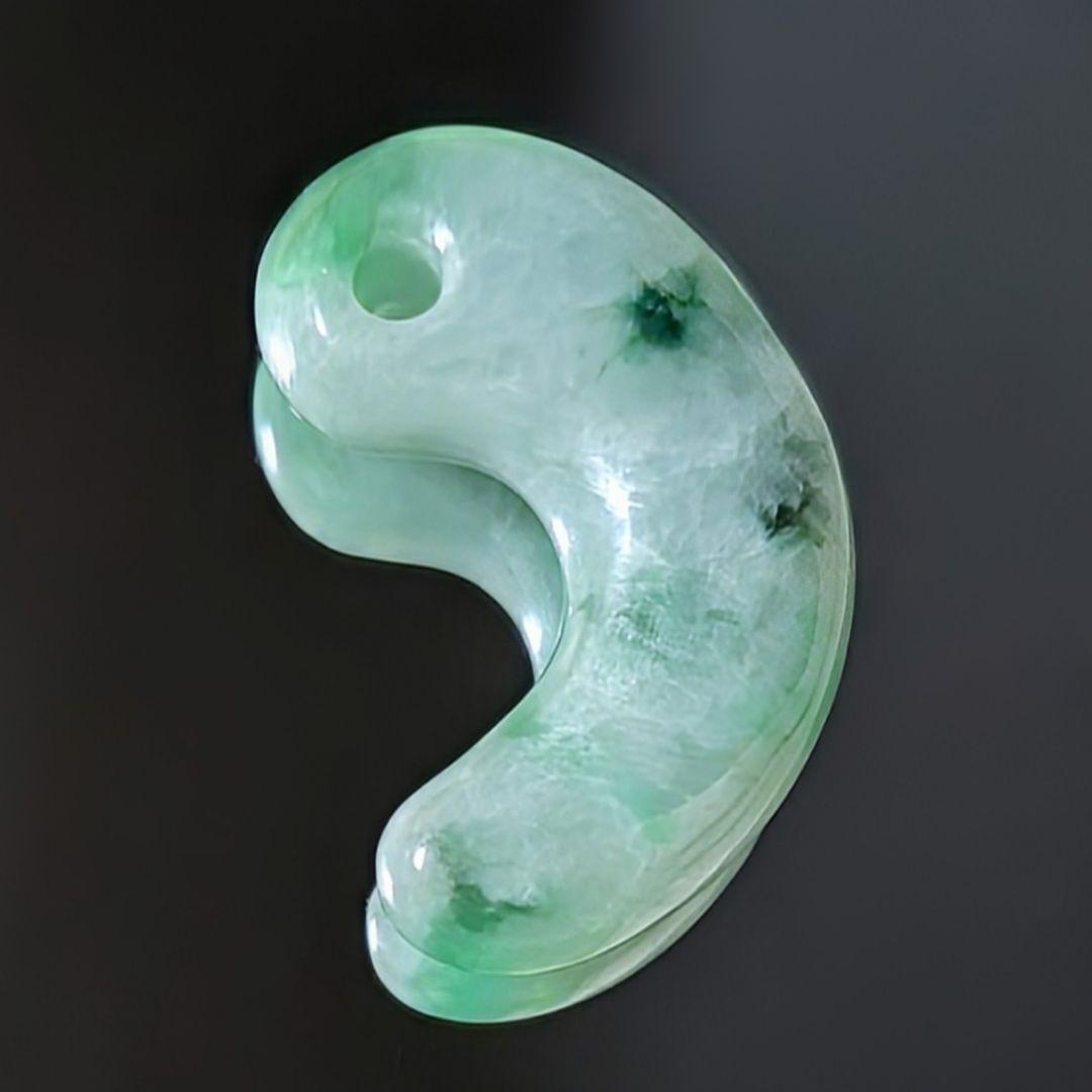 翡翠勾玉