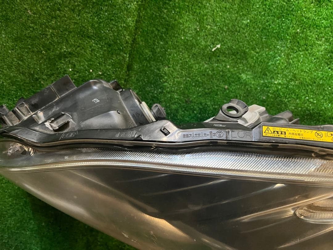 トヨタ 30 プリウス後期 ZVW30 HID ヘッドライト 純正 値下げ可能‼️