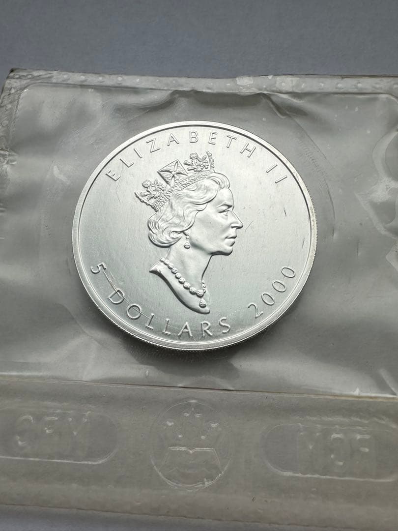 純銀　カナダ銀貨　ニュージーランド 銀貨　1OZ 9999純銀　銀貨2枚希少本物