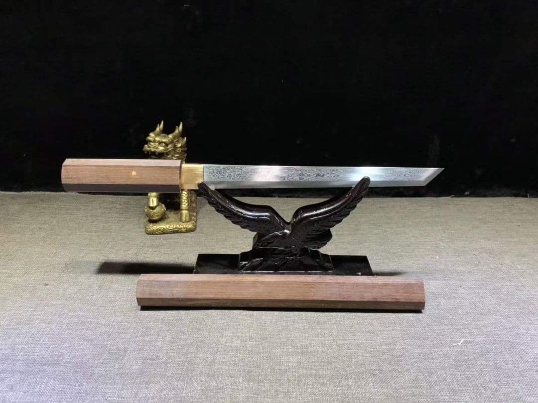 武具　刀装具　日本刀　模造刀   居合刀    肋差   短刀 花梨木六稜唐横刀
