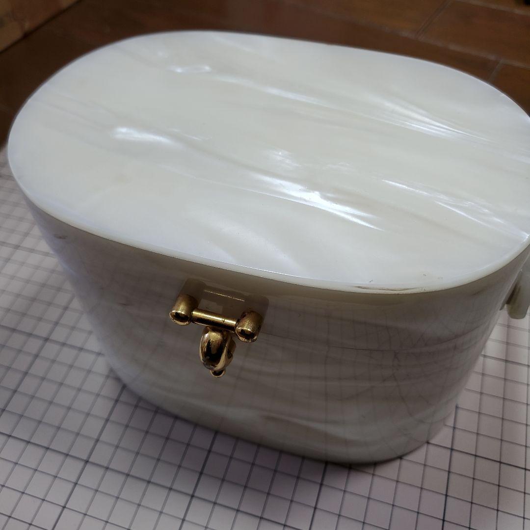 レア✨ヴィンテージ✨白いセルロイドのバッグ✨17.5cmx11cmx高さ13cm
