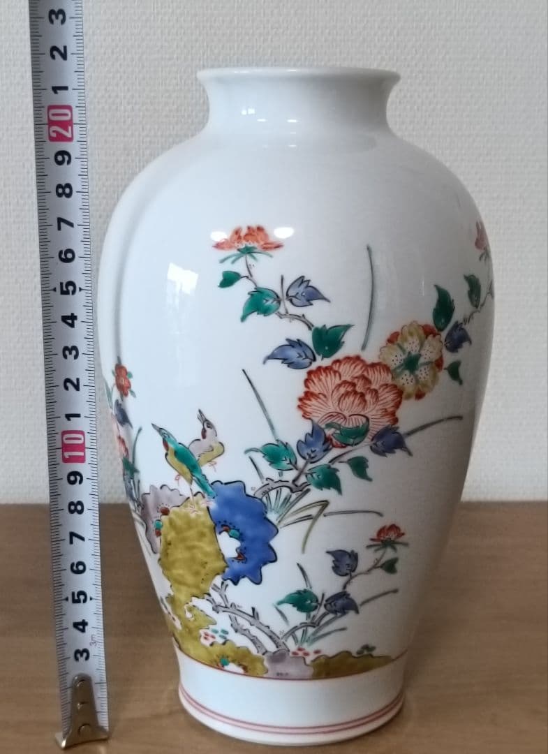 人間国宝　十三代酒井田柿右衛門　錦手　牡丹鳥文花瓶　柿右衛門