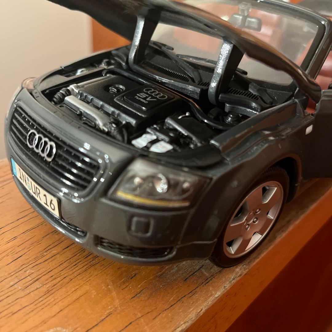 ミニカー Audi TT Roadster 1/18