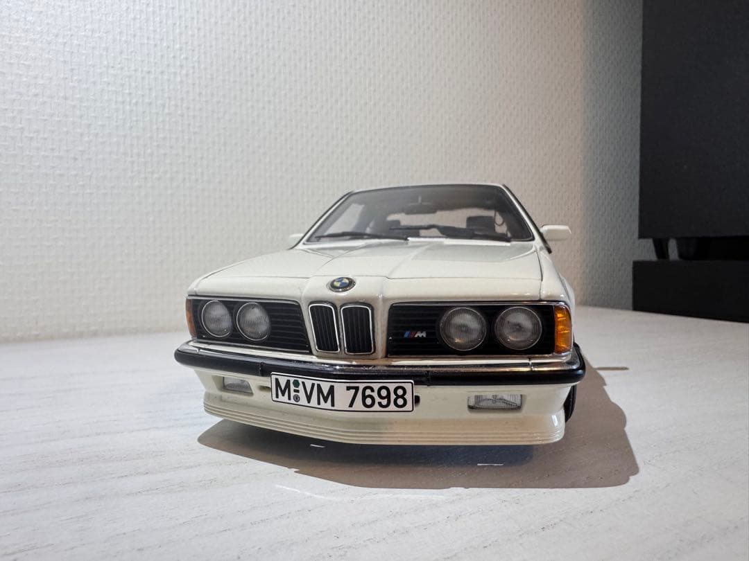  M 635 CSi 1/18 ミニカー