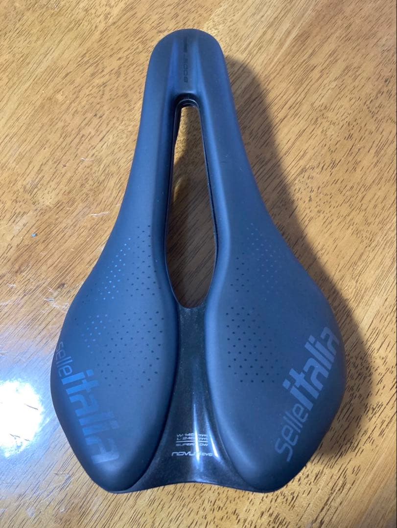 NOVUS BOOST EVO Fec アロイ スーパーフロー　サドル