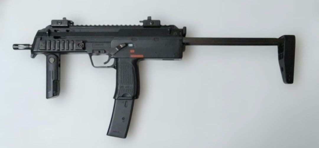 東京マルイ MP7A1 電動コンパクトマシンガン 充電器　バッテリー付