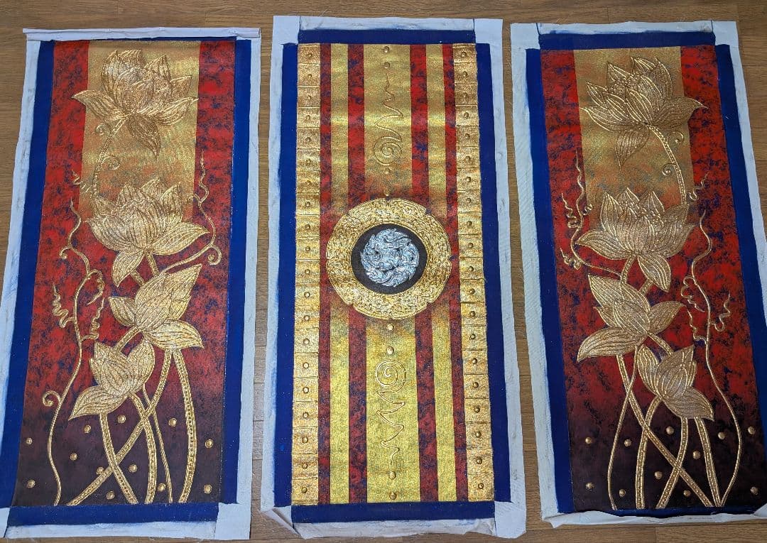 タイ　絵画　大サイズ　金色の蓮のアート　布地　芸術　チェンマイ　アジア　蓮の花