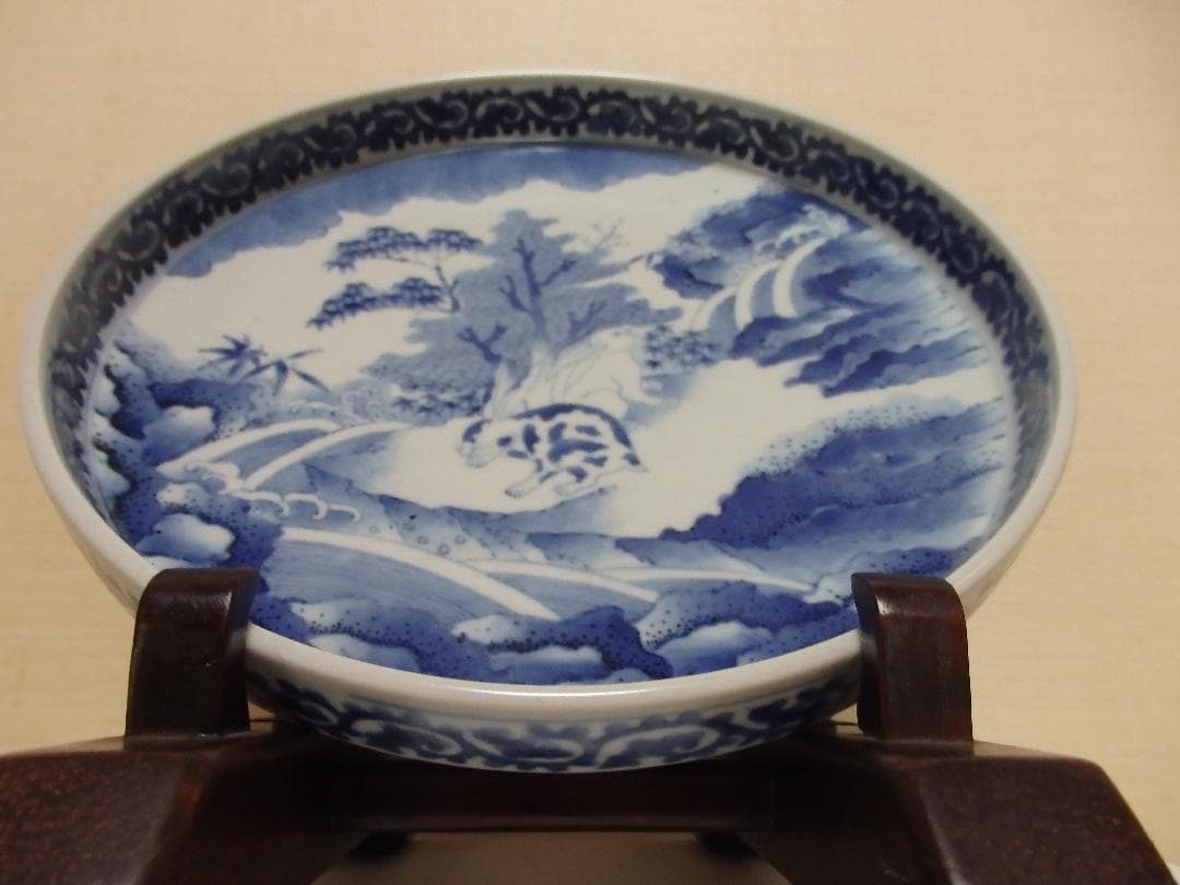 古伊万里 　大皿『波うさぎ』風景図　染付　江戸期