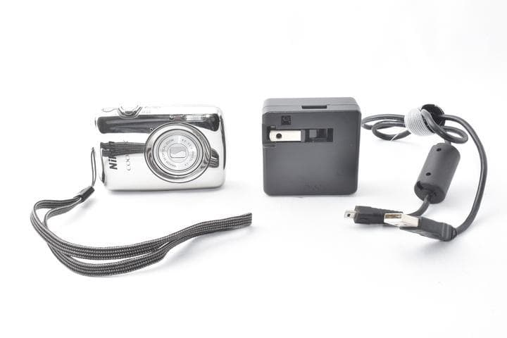 Nikon ニコン COOLPIX S01 シルバー 鏡面