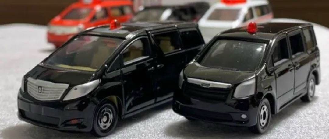 トミカ ミニバン 覆面パトカー 2台セット
