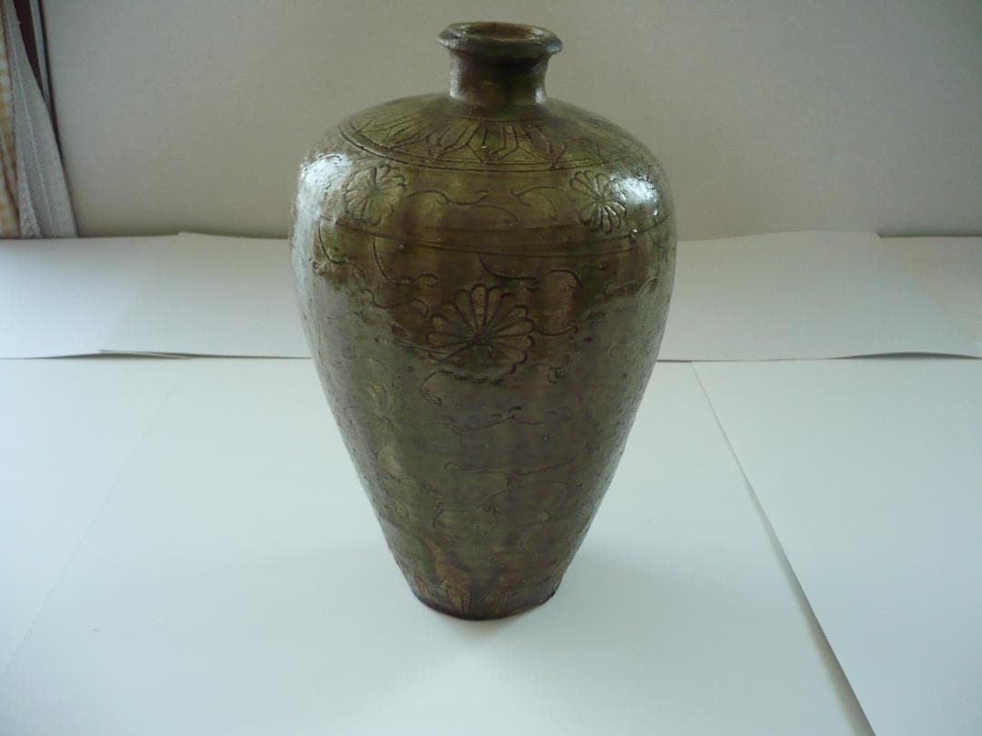 瀬戸焼　刻花紋瓶子　鎌倉時代