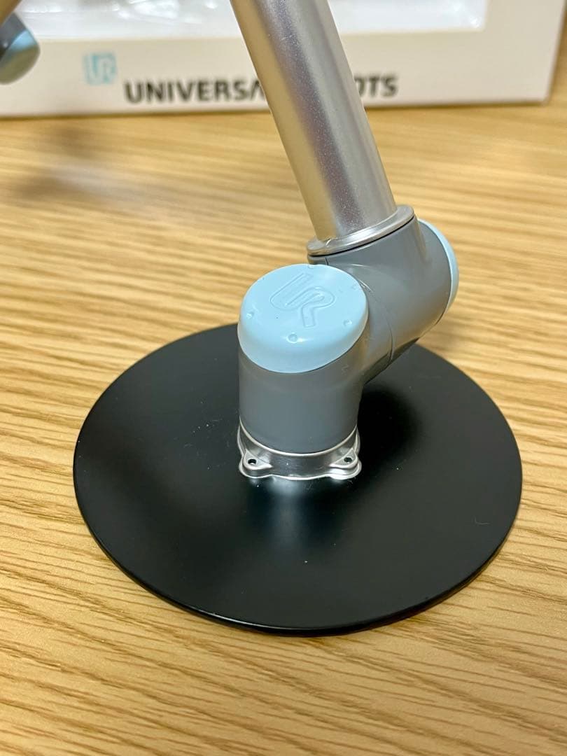 希少 UNIVERSAL ROBOTS ミニチュアロボット模型