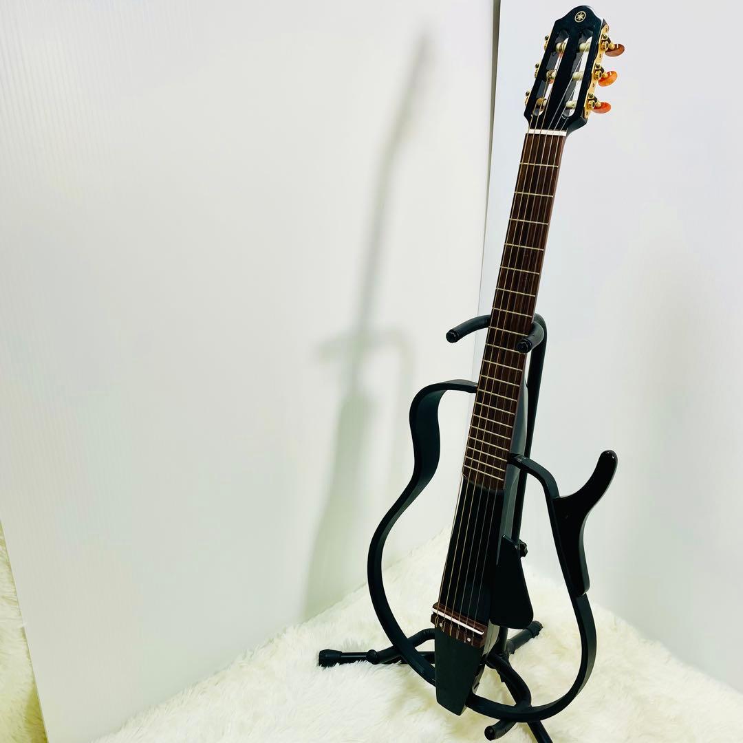 超美品　YAMAHA サイレントギター　SLG110N ブラック　ヤマハ