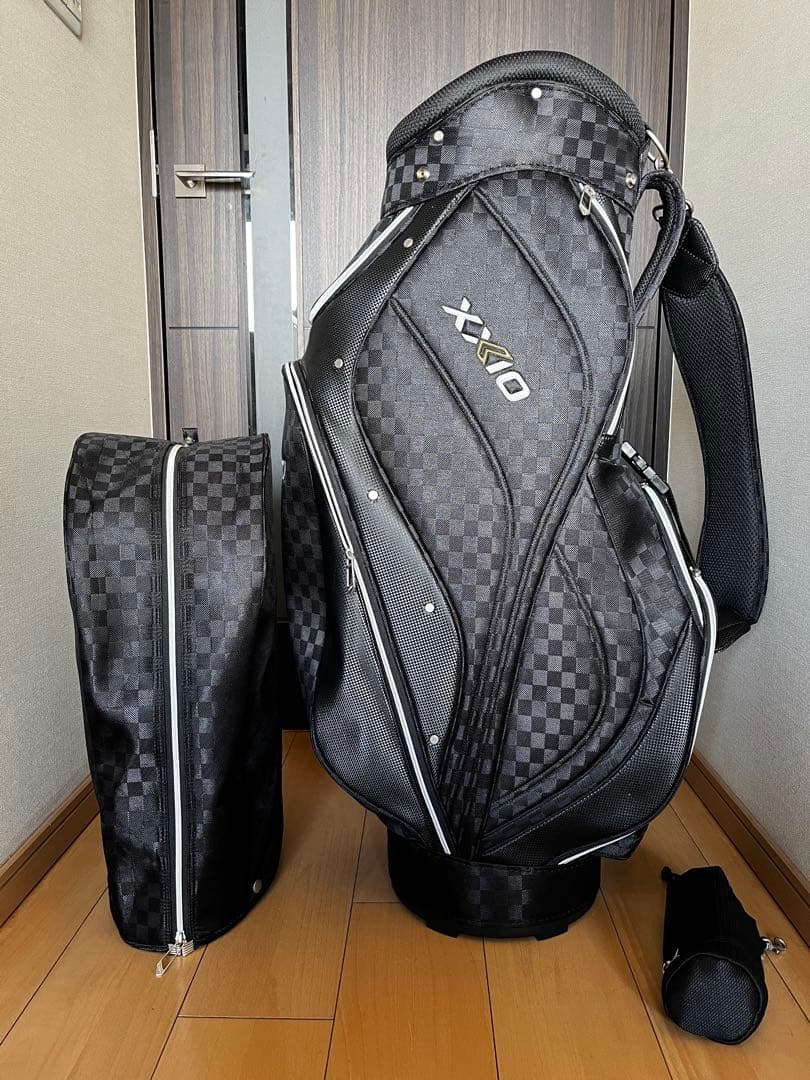専用　極美品XXIOゼクシオ 軽量キャディバッグ　ブラックチェック　ペットボトル
