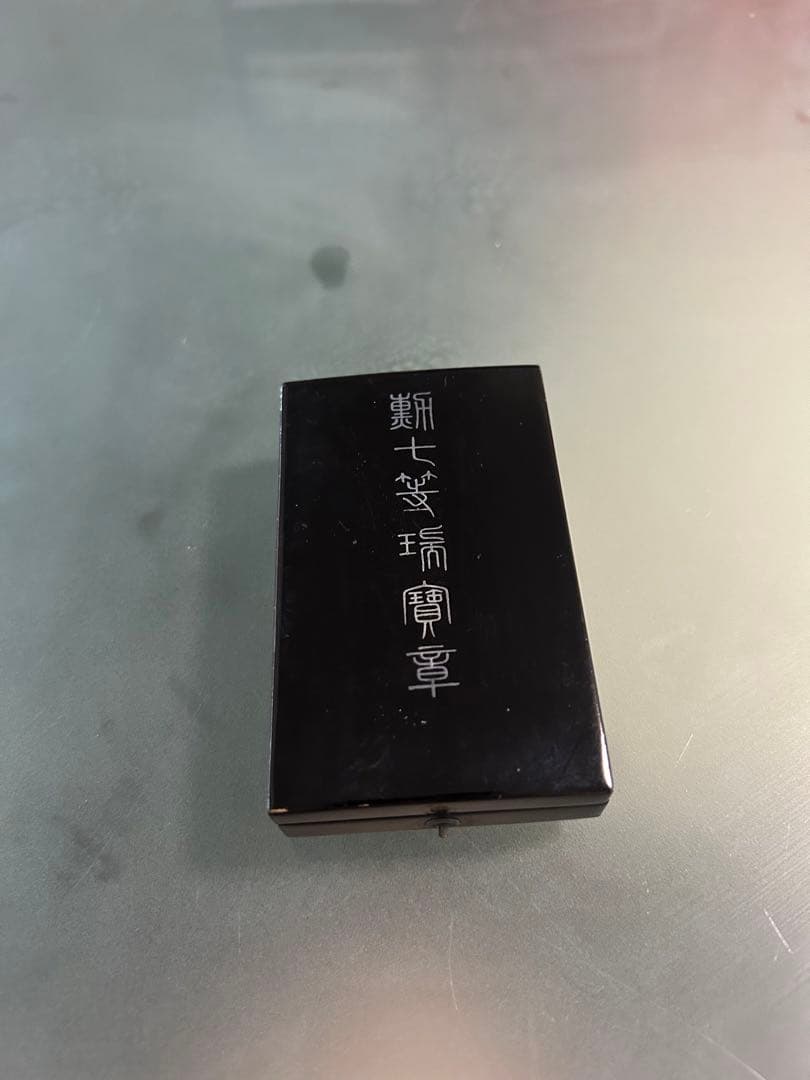 銀色メダル 建物彫刻付き