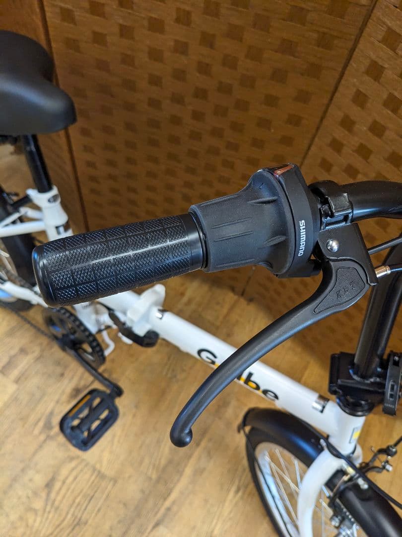 U056　美品　 折りたたみ自転車　20インチ 6段変速 ホワイト