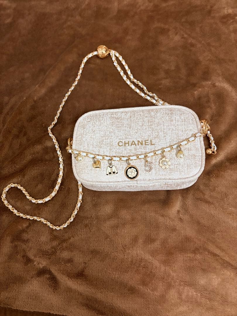 CHANELシャネル ショルダーバッグ チェーンバック　ノベルティ　白