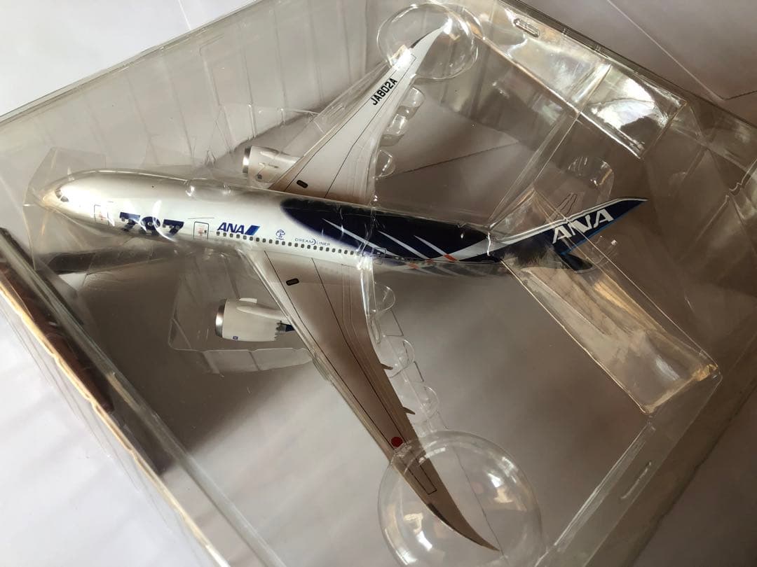 全日空商事　1/200 ANA B787-8 JA802A 特別塗装機